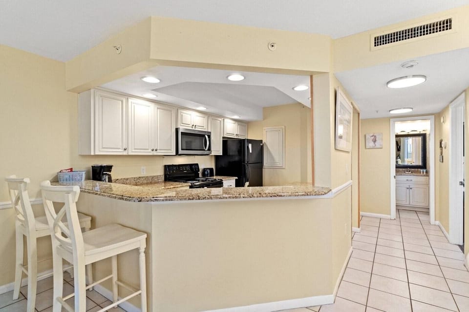 Kitchen with Breakfast Bar