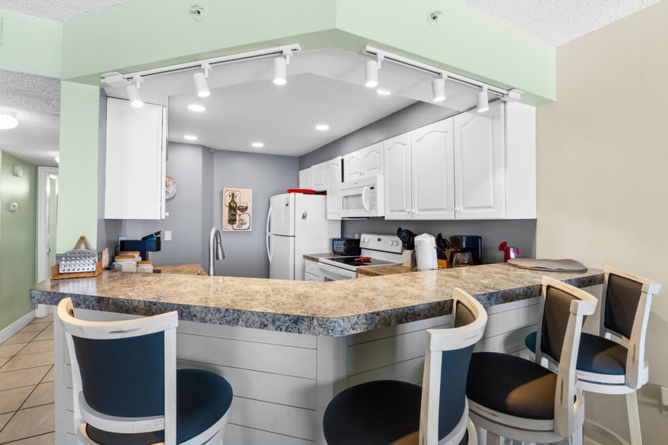 Kitchen with Breakfast Bar