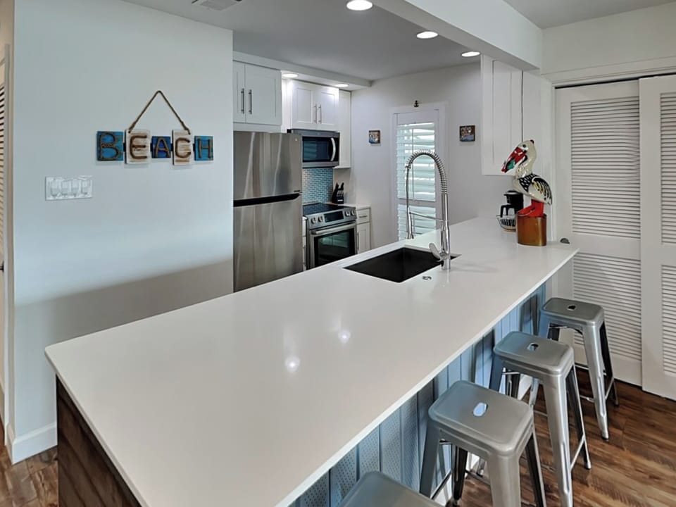 Kitchen - Countertop Seating For 4