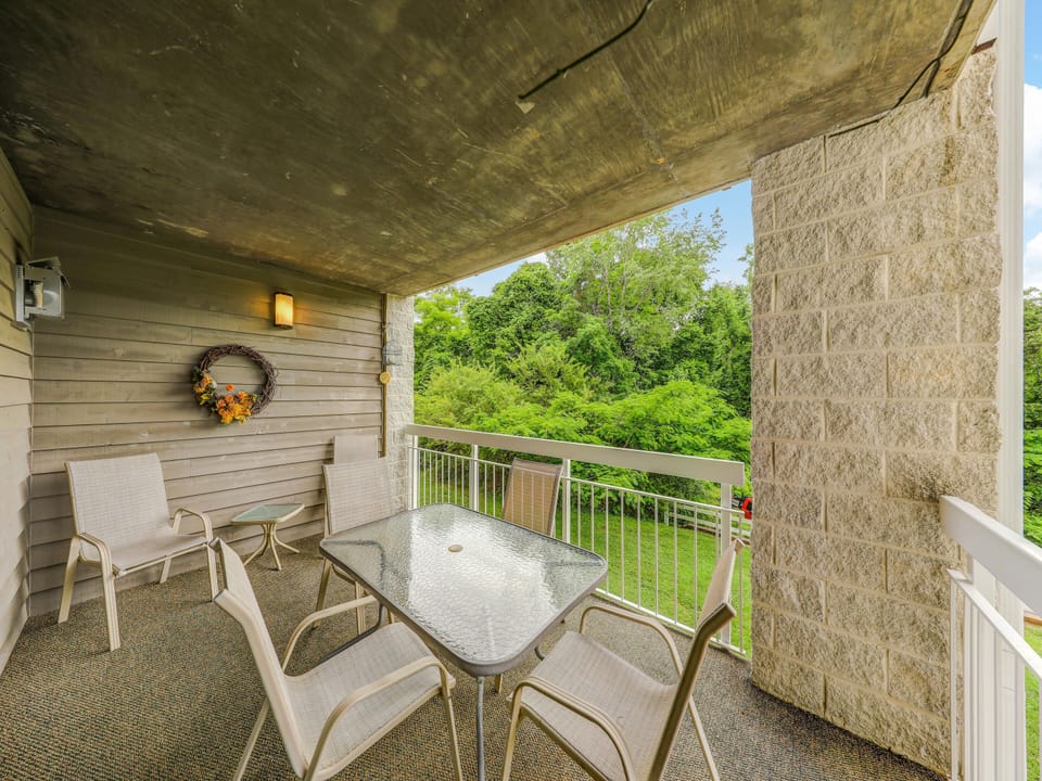 Balcony - Outdoor Dining