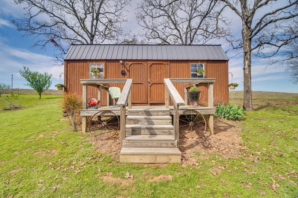 Cameron Vacation Rental | Studio | 1BA | 288 Sq Ft | Stairs Required