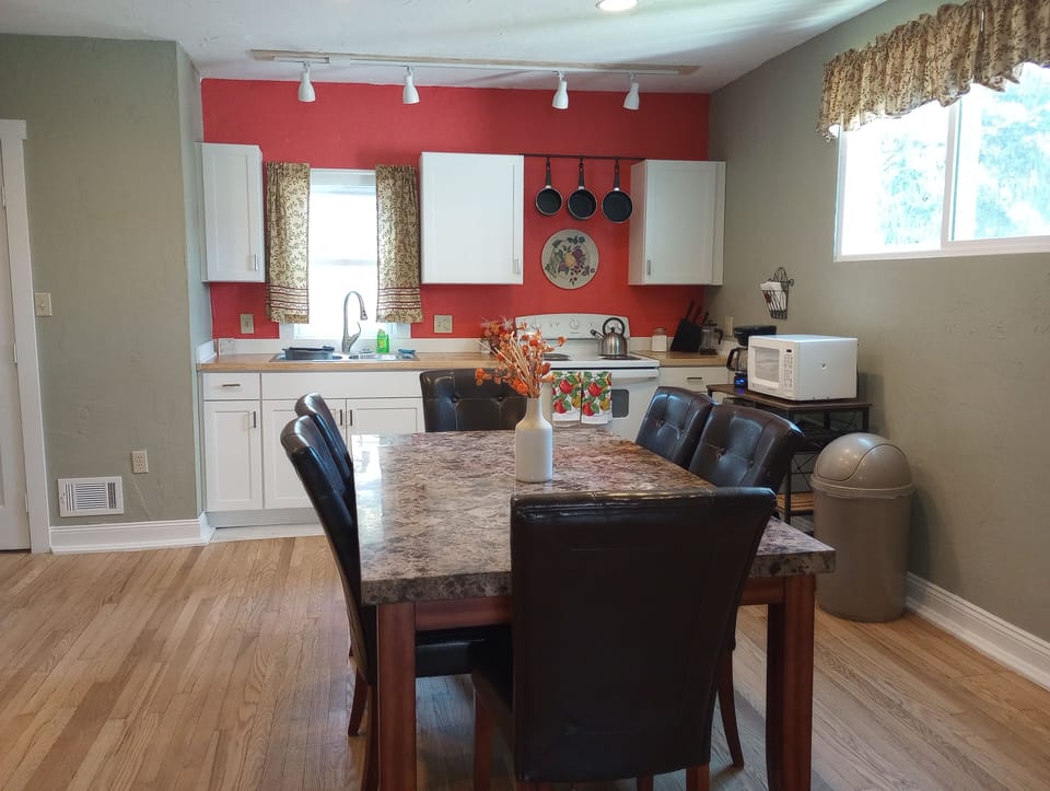 Kitchen / Dining Room
