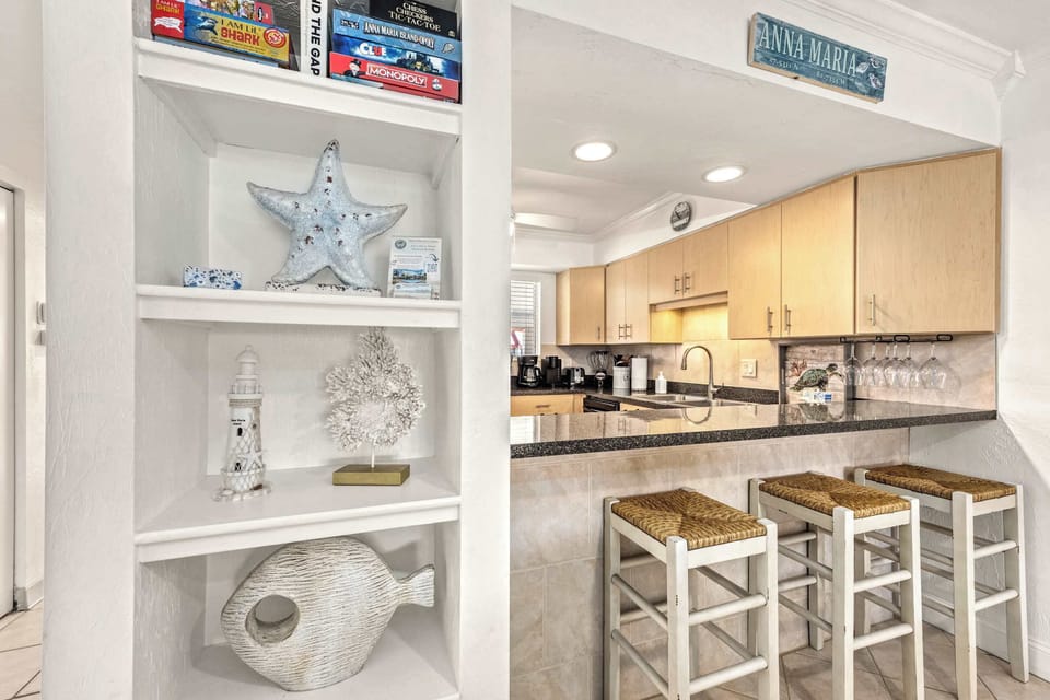 Family board games and flexible breakfast bar seating for those mid day snacks!