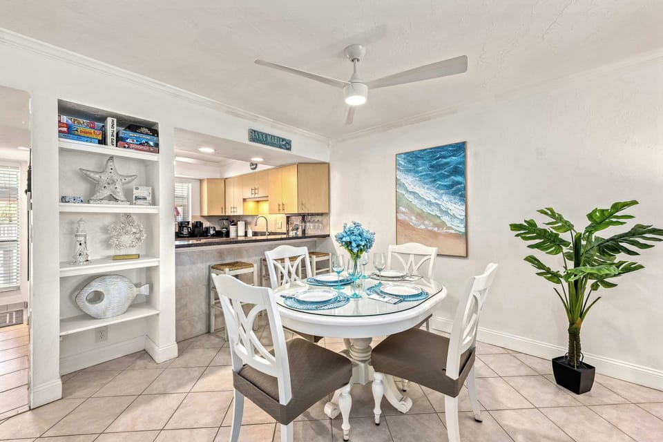 Open-Concept Living & Dining – Bright, Beachy Comfort at Dan’s Florida Condo