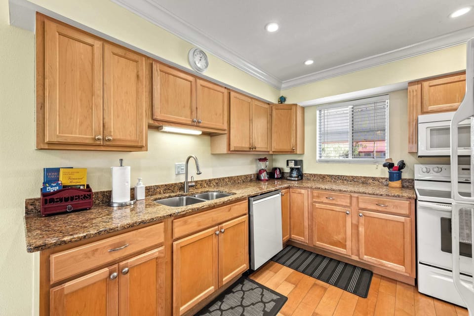 Fully Stocked Kitchen – Dine In or Pack a Beach Picnic