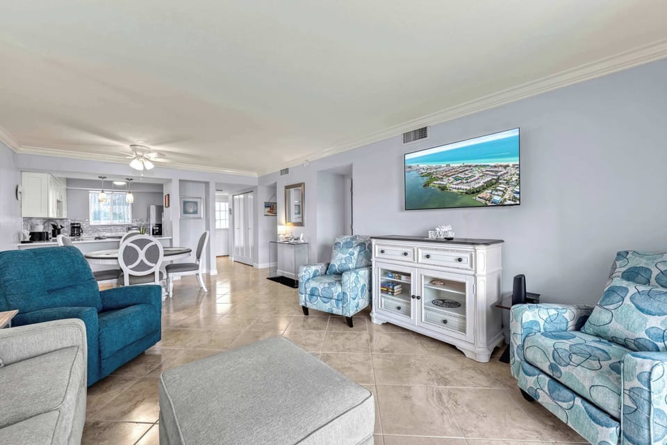 Bright & Breezy Living Room – Your Coastal Comfort Zone