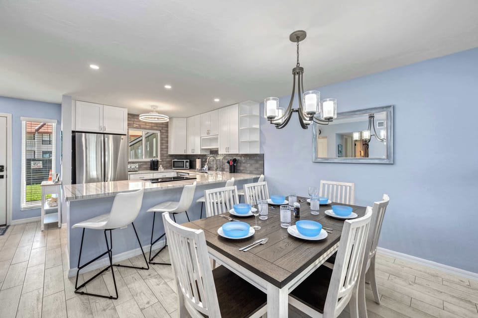 Open-Concept Living & Dining – Bright, Beachy Comfort at Dan’s Florida Condo