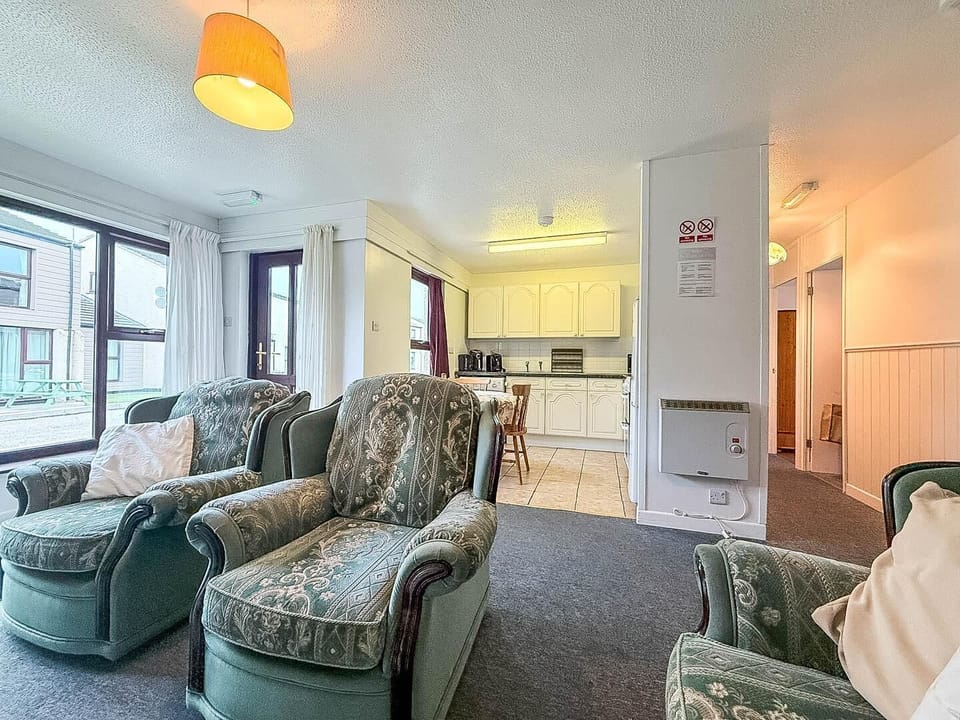 The perfect base for families wanting to build sandcastles, friends seeking a scenic escape, or anyone needing a refreshing short stay.