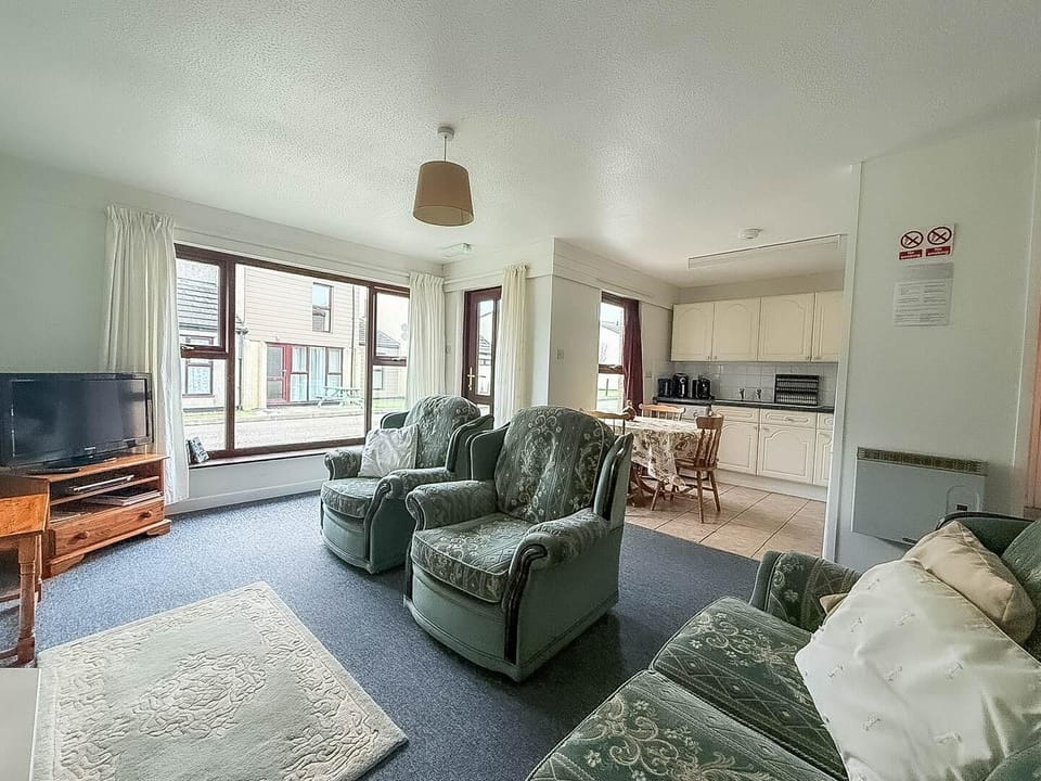 This open area seamlessly connects the kitchen, dining, and lounge areas, creating a wonderfully social and inviting atmosphere for everyone.