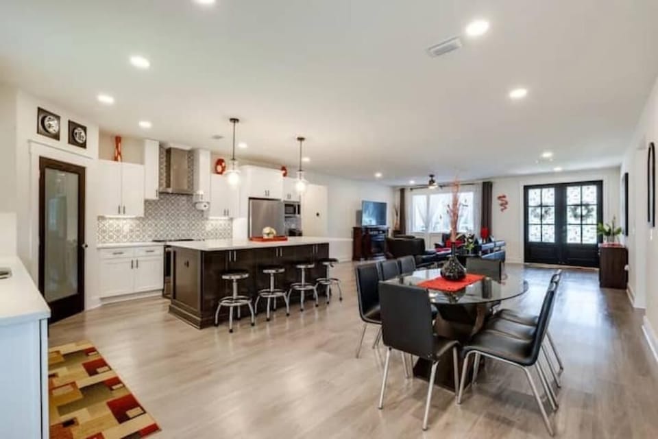 Big open floor plan for gatherings 