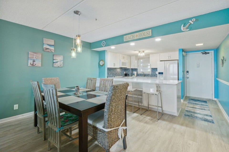 Looking Towards Kitchen and Entrance