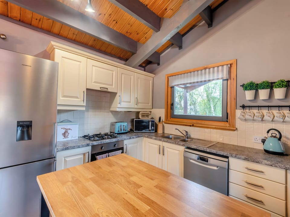 Kitchen area | 5 The Glades - Tattershall Lake Lodges, Tattershall