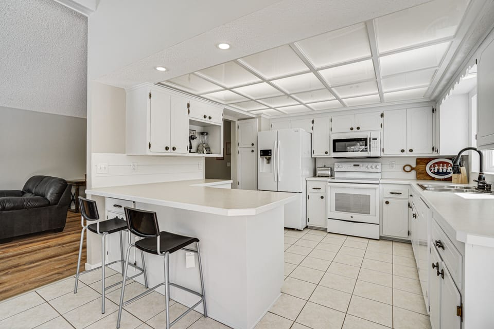 Kitchen | Main Level | Blender | Toaster | Slow Cooker | Spices