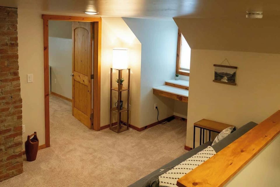 Workspace with window - Futon Bed