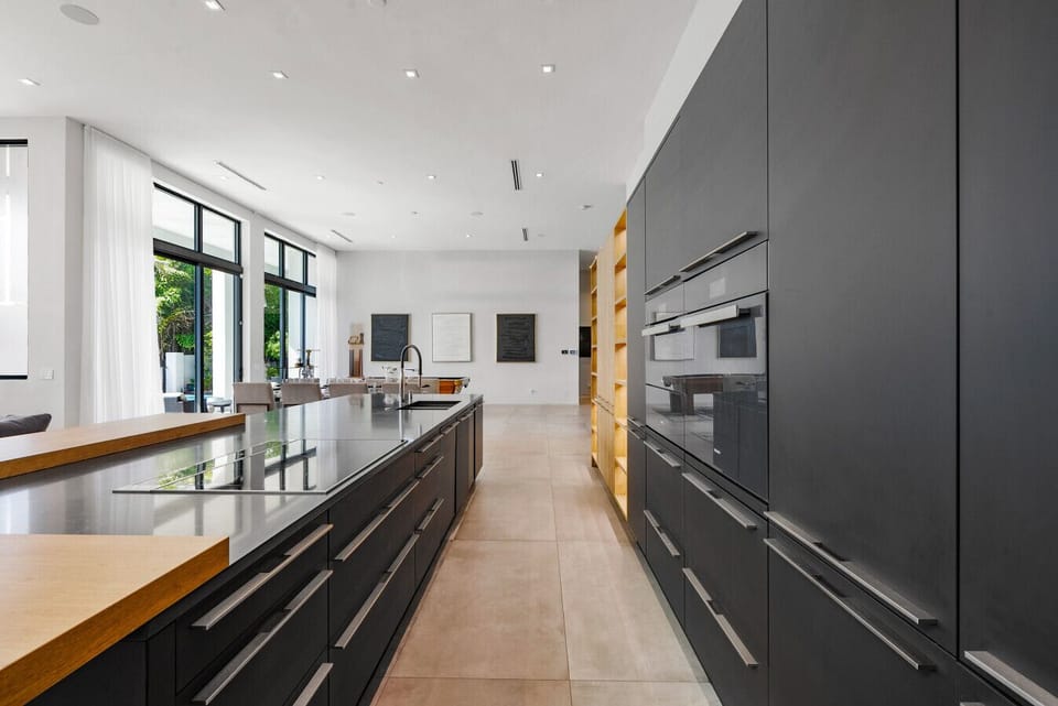 High end appliances and plenty of prep space