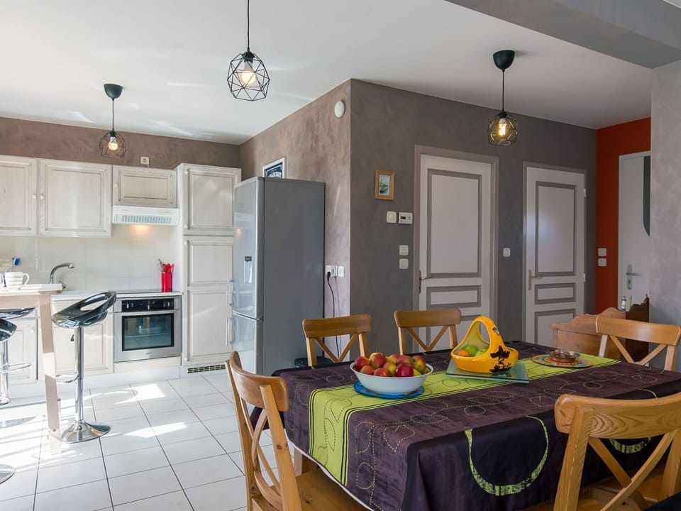 Plant, Furniture, Building, Property, Table, Chair, Shade, Window, Interior Design, Lighting