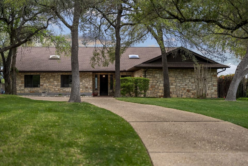 Pathway to home and spacious front yard