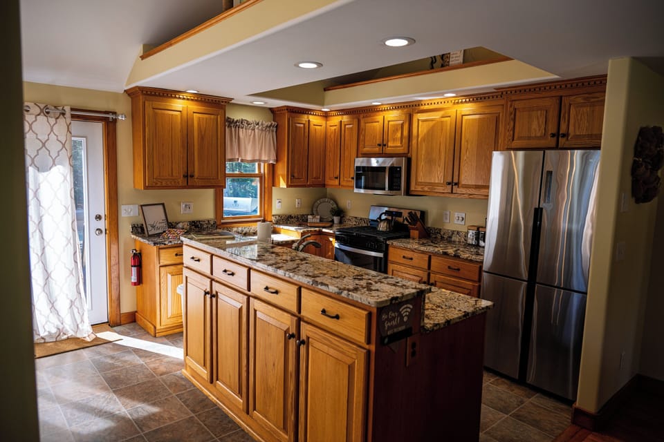 New appliance and essential kitchen cooking supplies are provided 