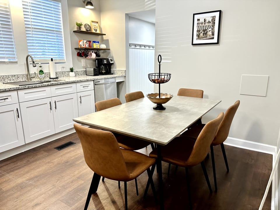 Dining seats for six people