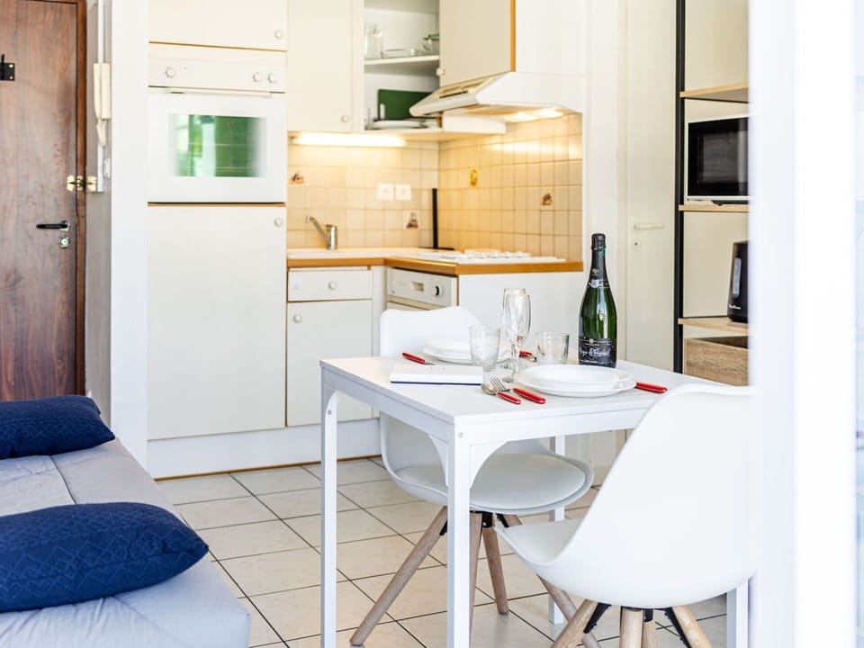 Cabinetry, Furniture, Table, Building, Shelving, Wood, Interior Design, Countertop, Floor, Kitchen