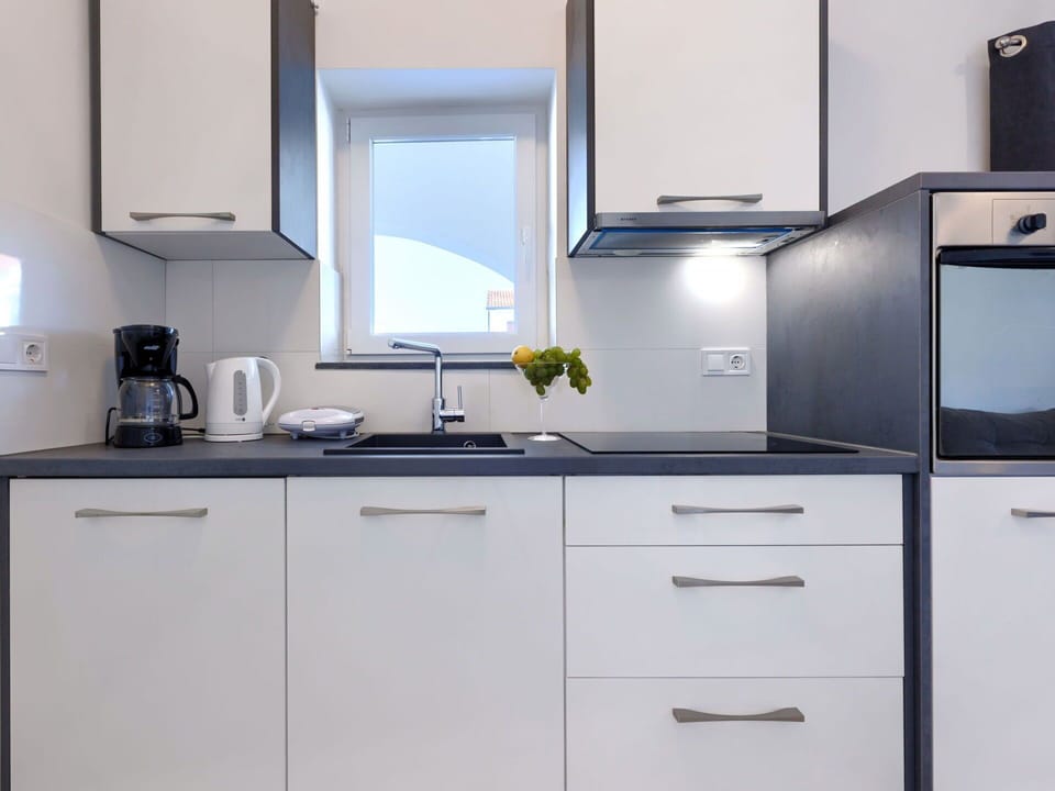 Cabinetry, Countertop, Building, Drawer, Sink, Kitchen Appliance, Interior Design, Kitchen, Architecture, Kitchen Sink