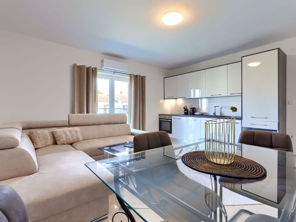 Furniture, Table, Property, Couch, Picture Frame, Wood, Lighting, Interior Design, Lamp, Shade