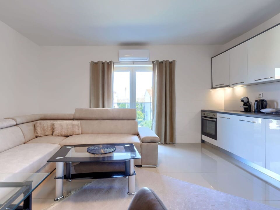 Furniture, Cabinetry, Property, Couch, Table, Building, Countertop, Wood, Comfort, Interior Design