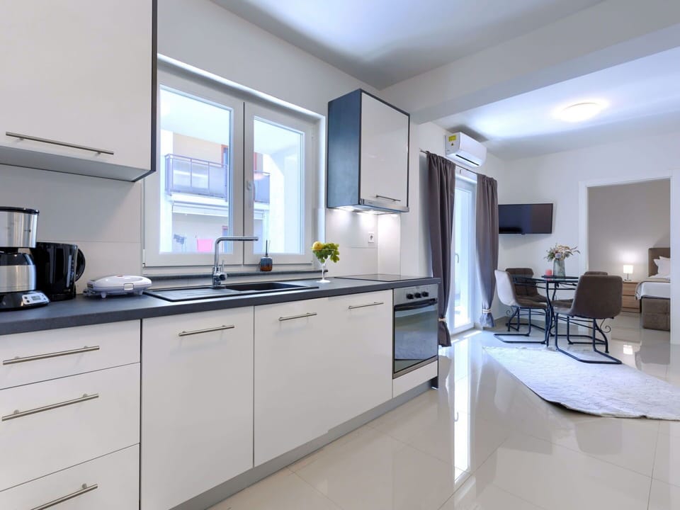 Kitchen Sink, Cabinetry, Property, Furniture, Countertop, Sink, Tap, Kitchen, Kitchen Appliance, Kitchen Stove