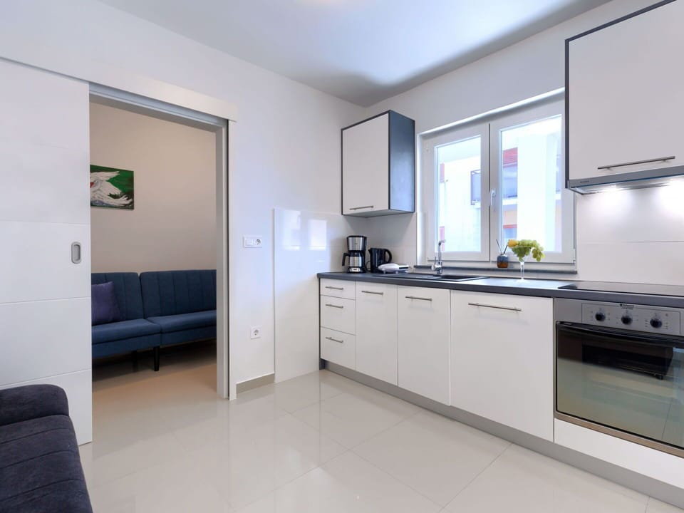 Cabinetry, Countertop, Property, Furniture, Kitchen Appliance, Interior Design, Kitchen Stove, Tap, Building, Floor