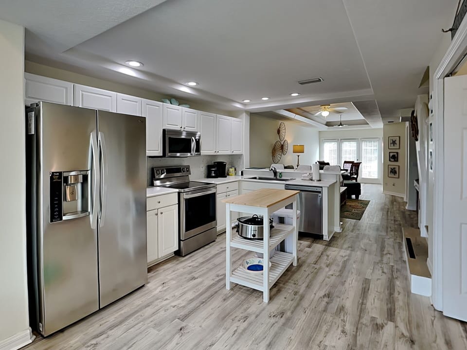 Fully Equipped Kitchen with Stainless Steel Appliances - First Floor