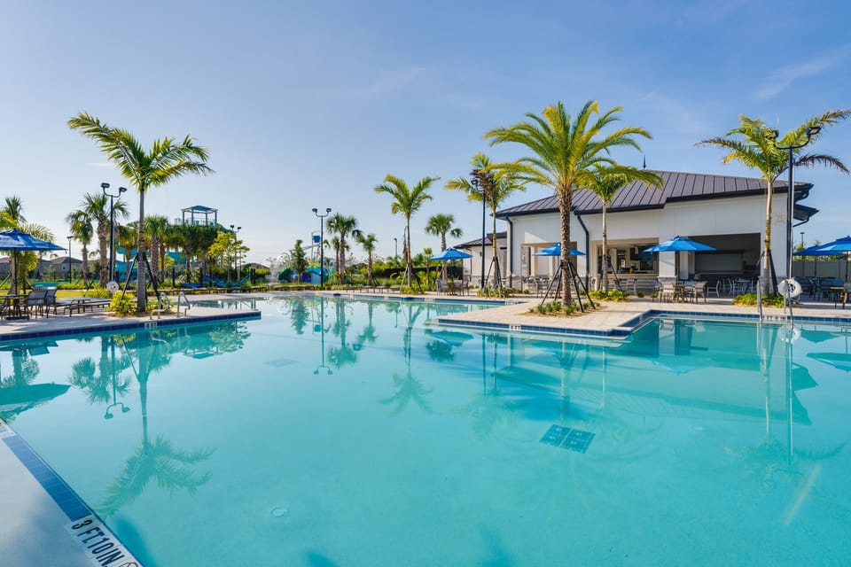 Community Amenities | Outdoor Pool