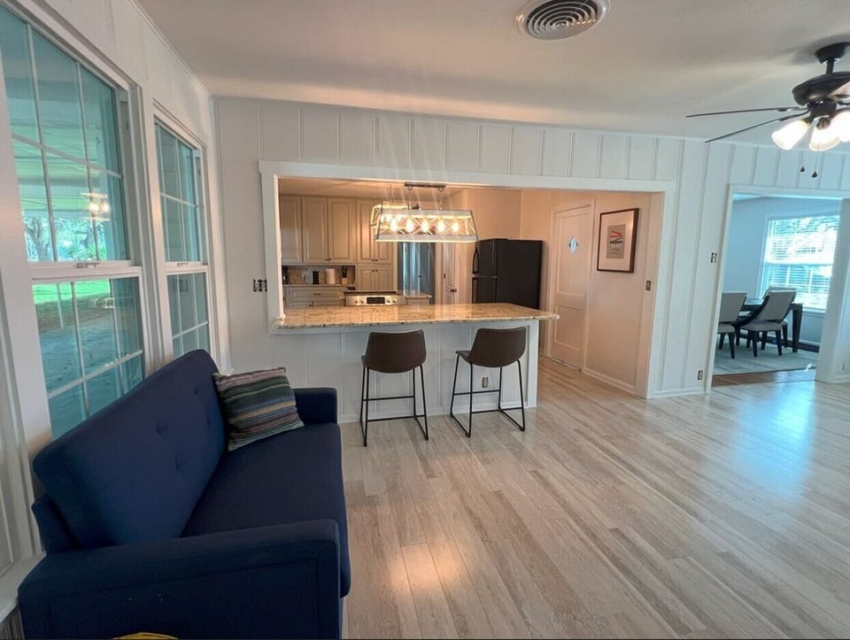 Entryway/Kitchen