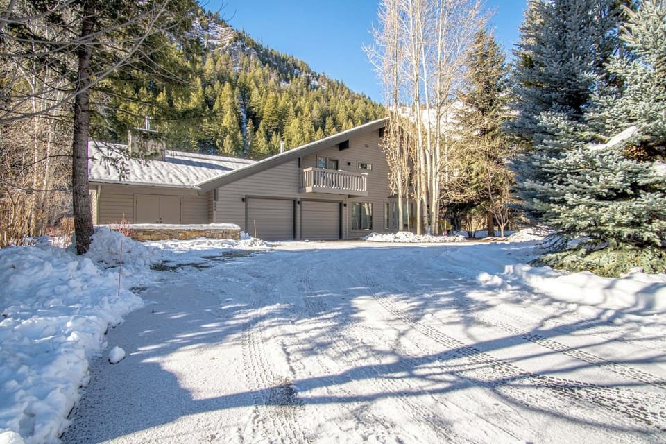 Stunning riverfront home in Sun Valley Idaho