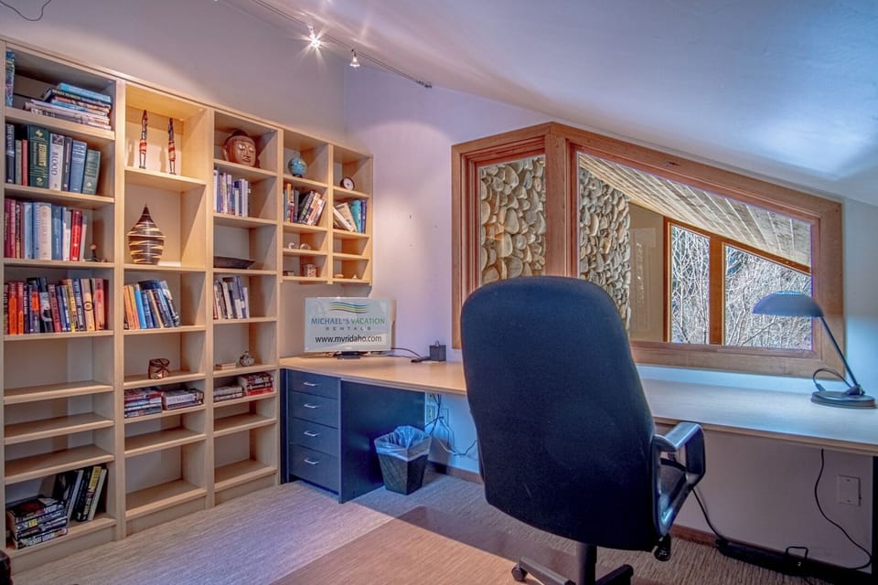 Home Office - perfect for remote workers!