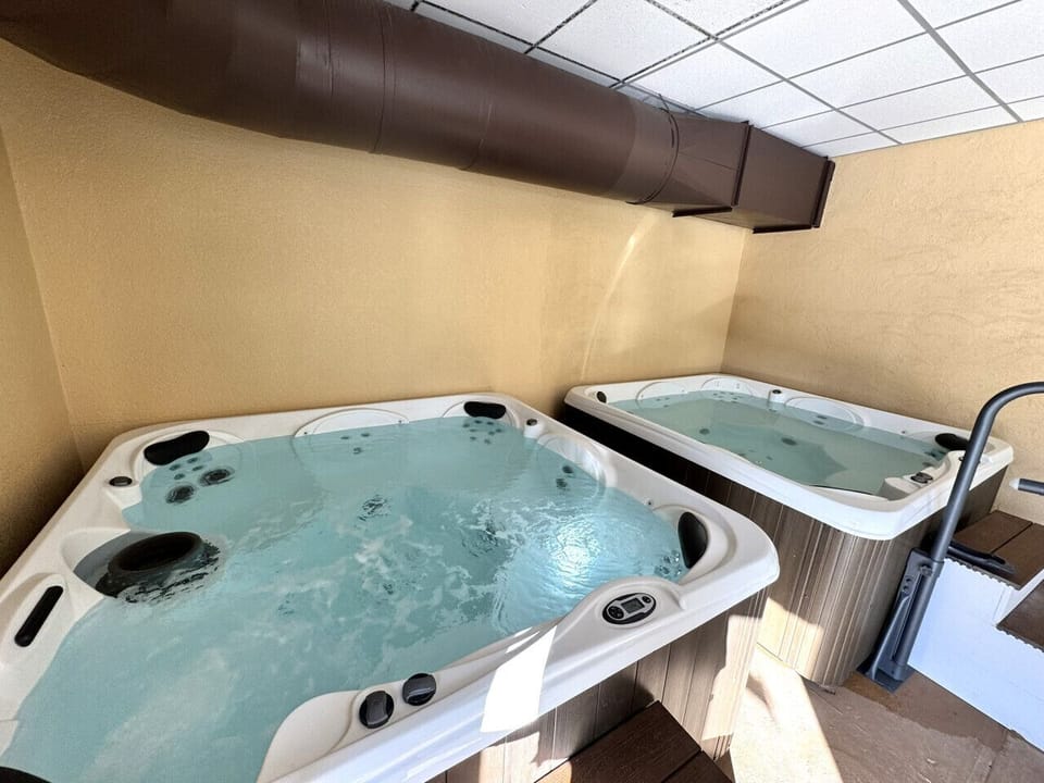 2 New hot tubs