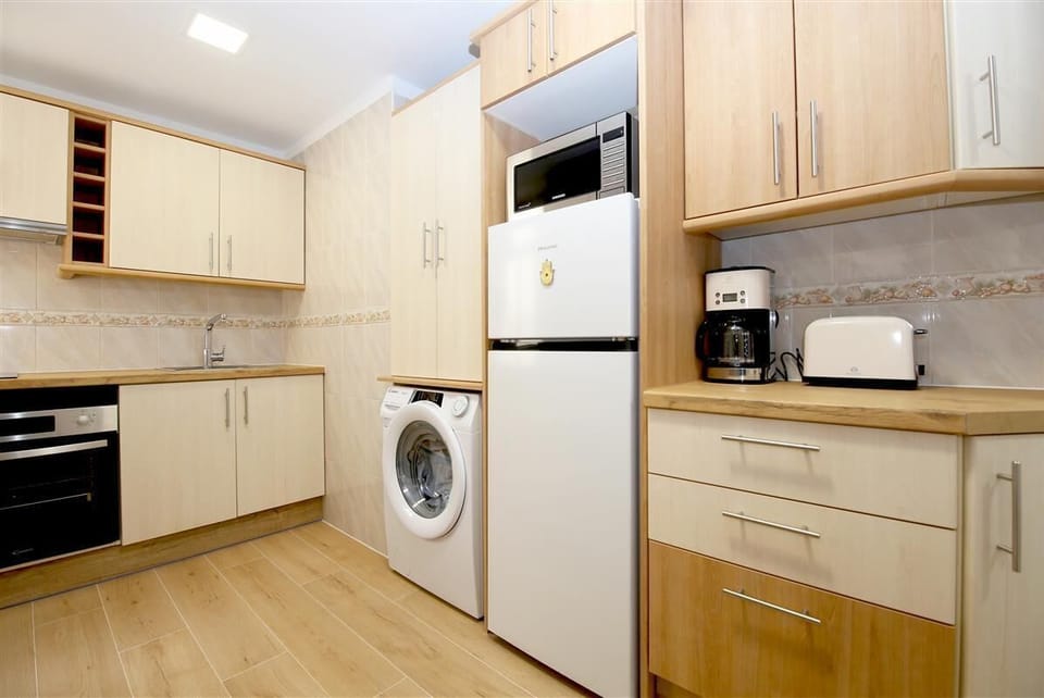 Another picture of the fully equipped kitchen