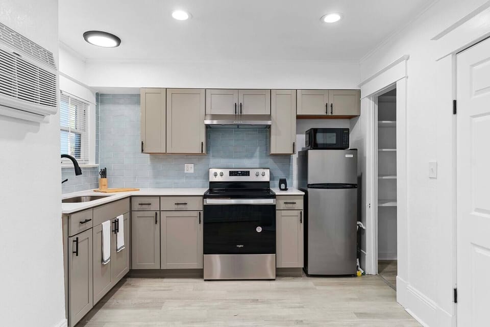 Kitchen equipped with oven. It has basic kitchen utensils