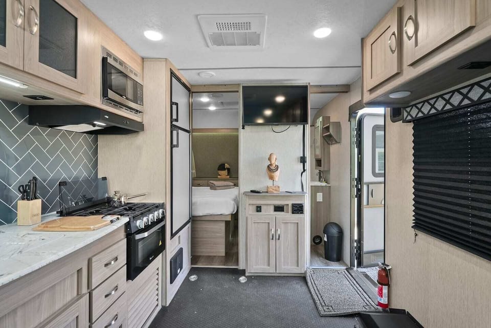Kitchenette equipped with the essentials.
