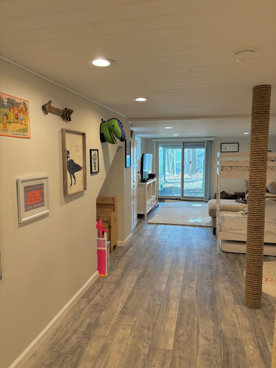 Lots of room & toys for playing!