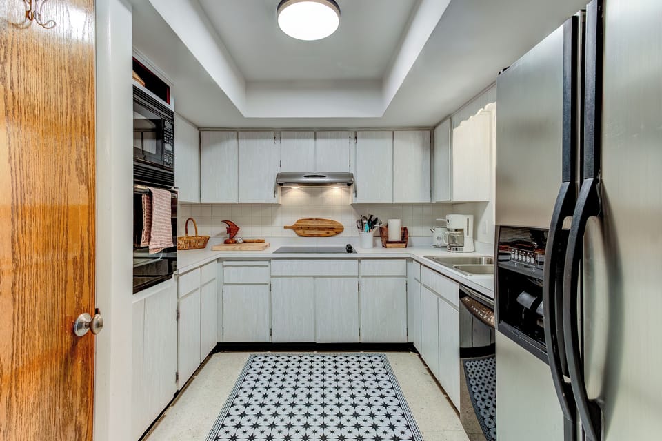 Very functional kitchen with everything you need!