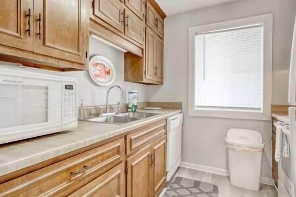 Full Kitchen (2)