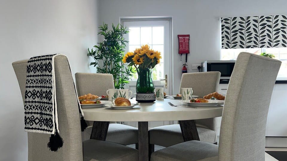 The Cheshire Gathering - Sleeps 24 With Hot Tub