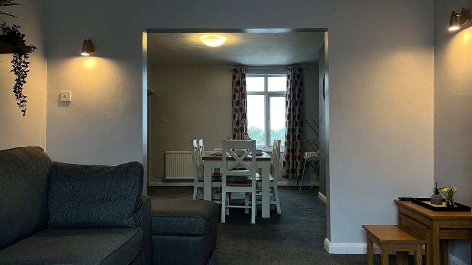 The Deeside - Buckley - Outlooks Accommodation