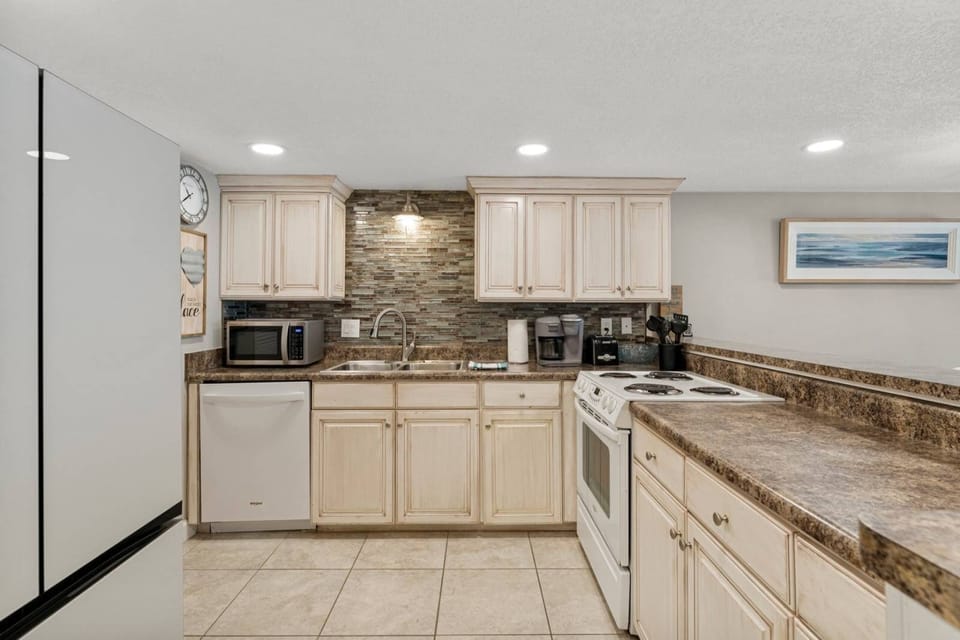 Fully Stocked Kitchen