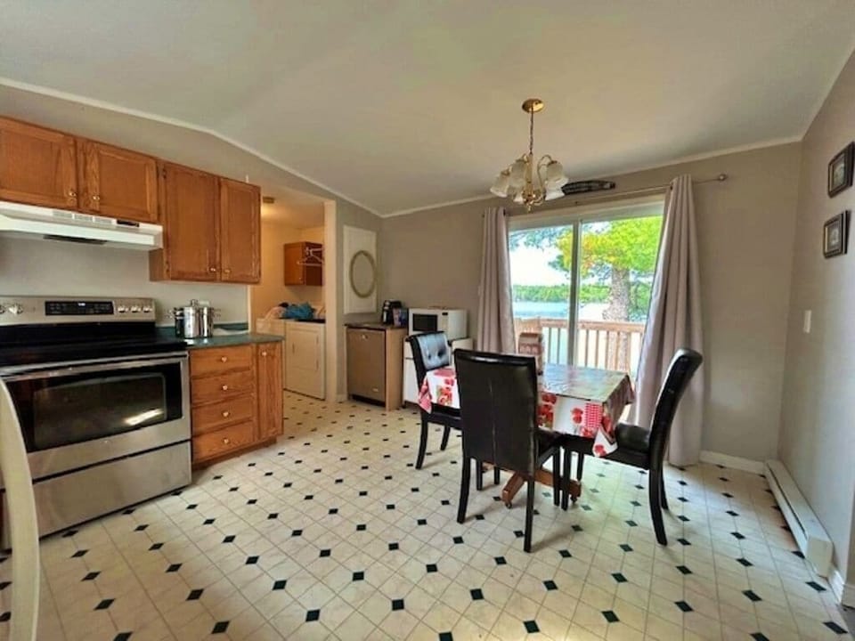 Enjoy the serene Lakeview experience while enjoying your meals.