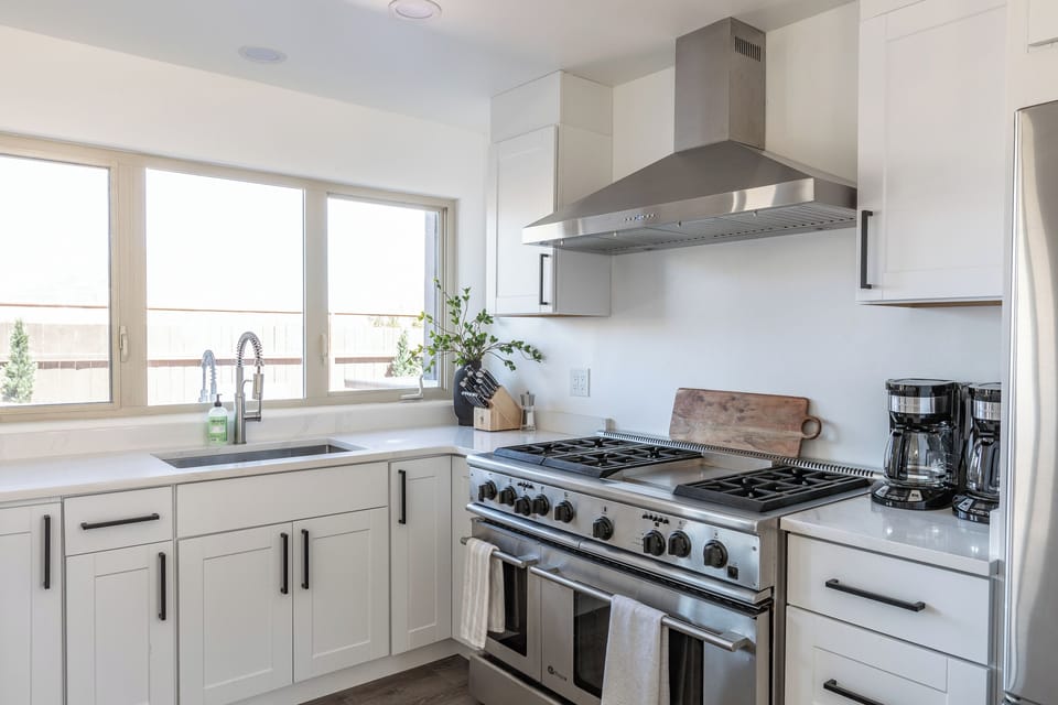 Kitchen, 6-burner Range, oven, 2 coffee pots, refrigerator/freezer, microwave