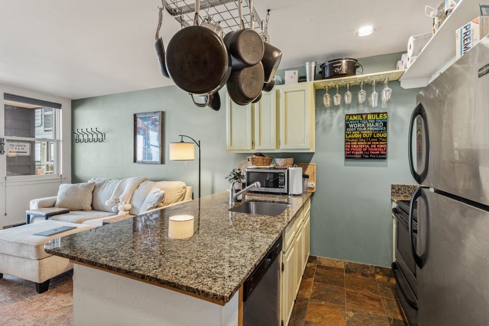 Full kitchen