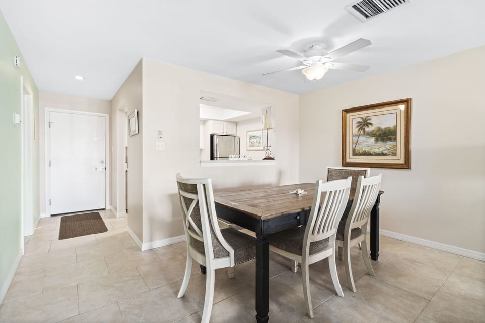 Dining Area off of kitchen