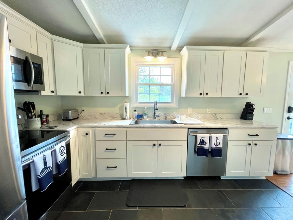 Dishware, flatware, pots & pans. Everything you could need!
