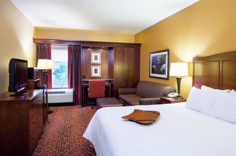 Comfortable Unit with King size bed